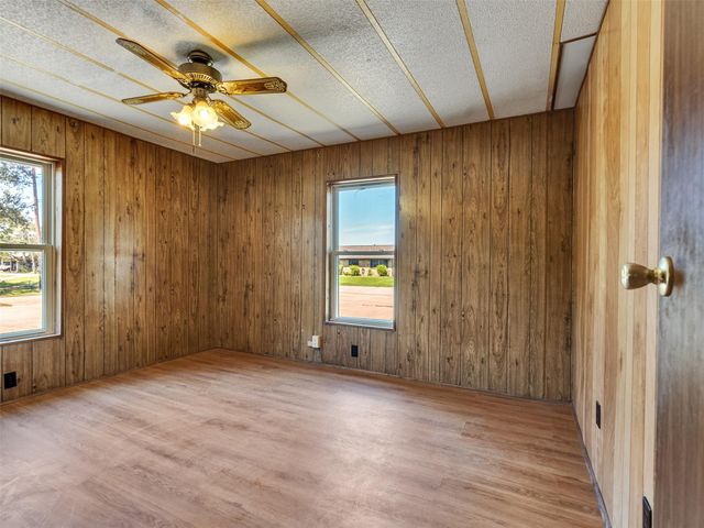 817 Westview Street, West Columbia, TX 77486