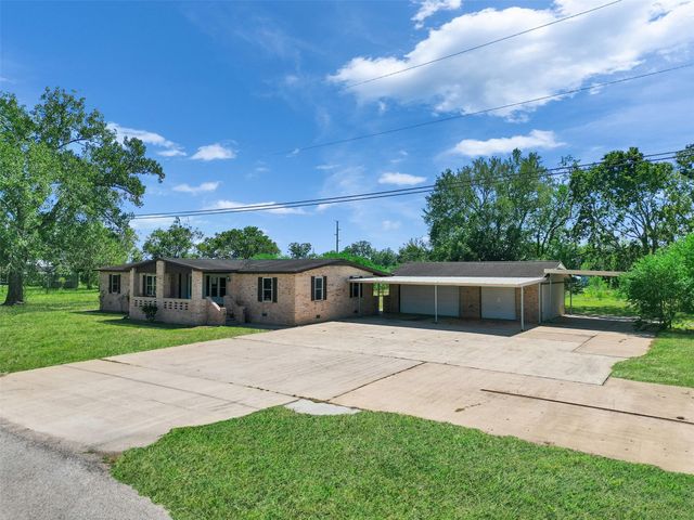 817 Westview Street, West Columbia, TX 77486