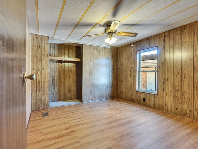 817 Westview Street, West Columbia, TX 77486