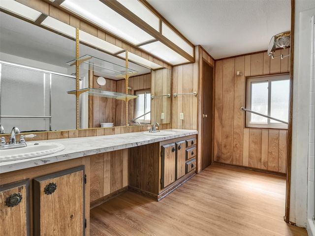 817 Westview Street, West Columbia, TX 77486