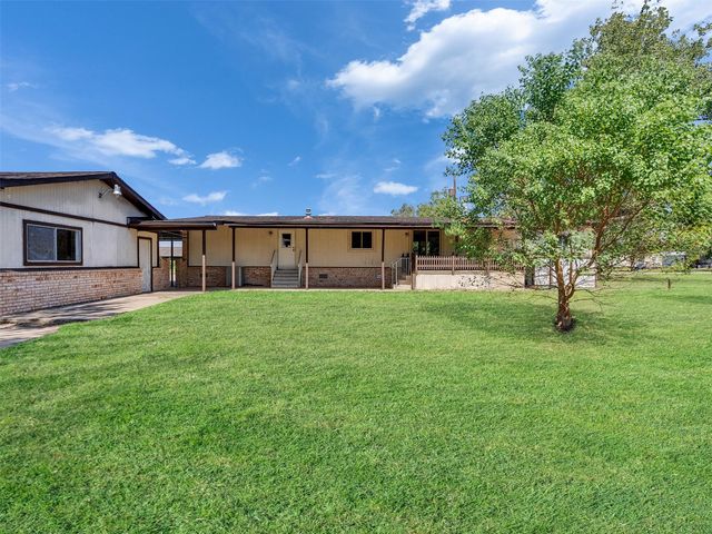 817 Westview Street, West Columbia, TX 77486