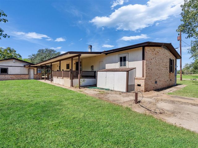 817 Westview Street, West Columbia, TX 77486