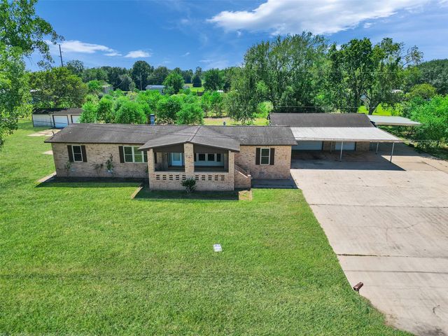 817 Westview Street, West Columbia, TX 77486