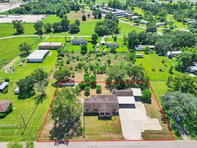 817 Westview Street, West Columbia, TX 77486