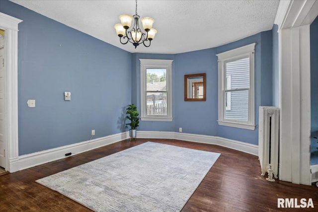 815 S DOUGLAS Avenue, Springfield, IL 62704