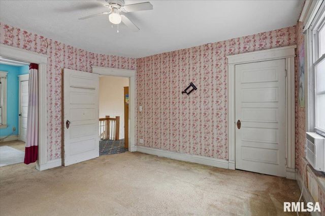 815 S DOUGLAS Avenue, Springfield, IL 62704
