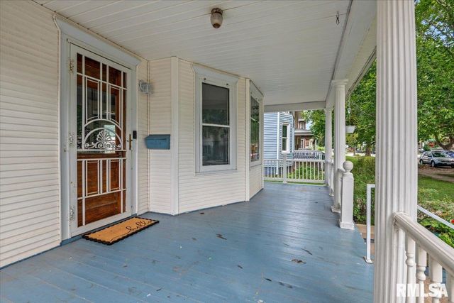 815 S DOUGLAS Avenue, Springfield, IL 62704