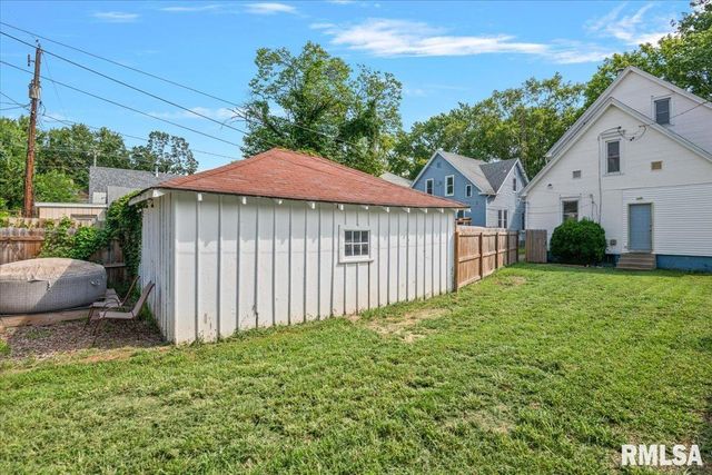 815 S DOUGLAS Avenue, Springfield, IL 62704