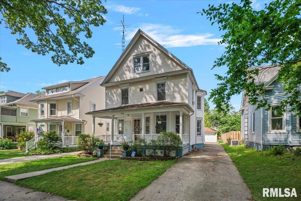 815 S DOUGLAS Avenue, Springfield, IL 62704