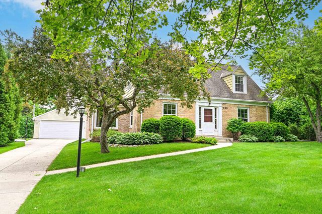 855 E Spooner ROAD, Fox Point, WI 53217