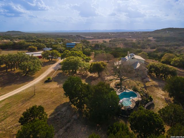 597 Krause, Pipe Creek, TX 78063