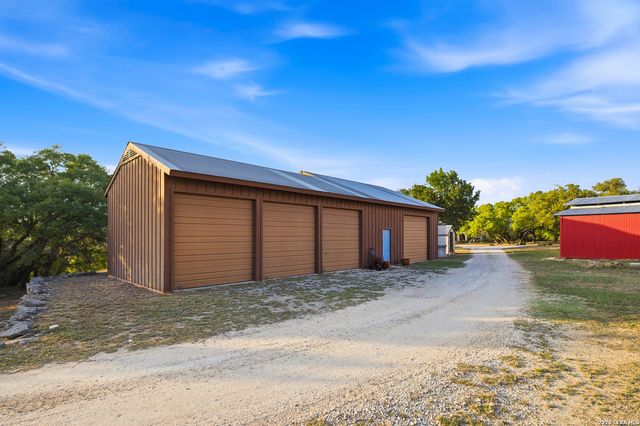 597 Krause, Pipe Creek, TX 78063