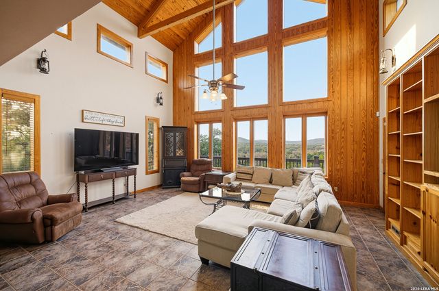 597 Krause, Pipe Creek, TX 78063