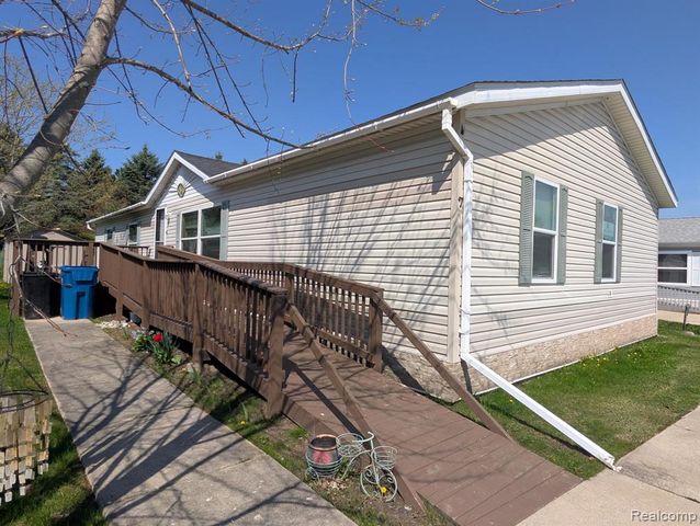 7 Brookfield, Swartz Creek, MI 48473