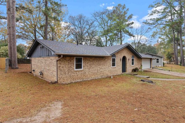 4054 Lakeshore Dr, Lone Star, TX 75668