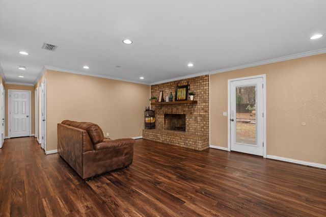 4054 Lakeshore Dr, Lone Star, TX 75668