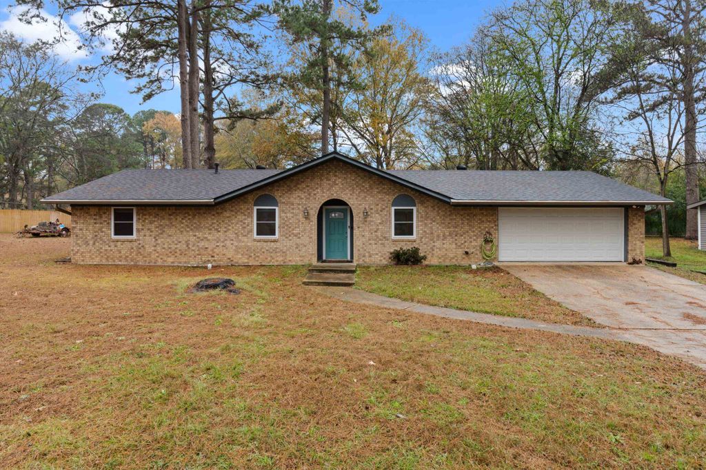 4054 Lakeshore Dr, Lone Star, TX 75668