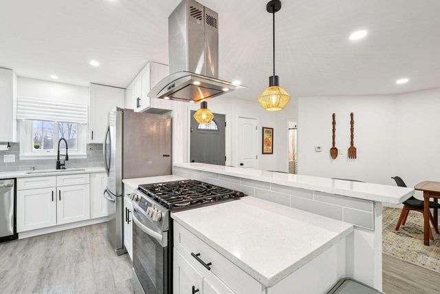 6666 N 91st STREET, Milwaukee, WI 53224