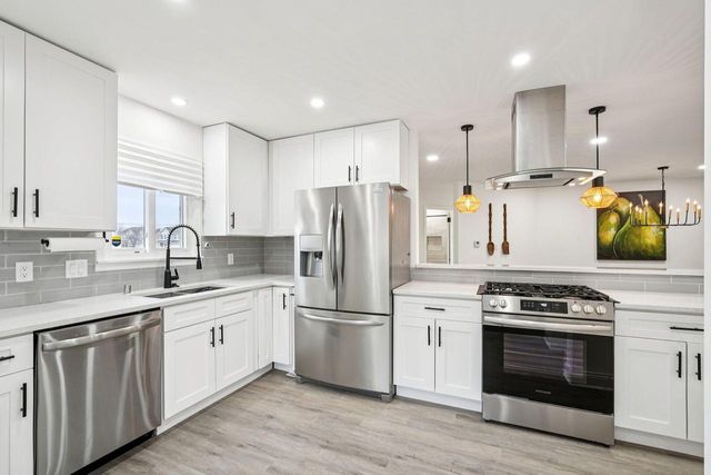 6666 N 91st STREET, Milwaukee, WI 53224