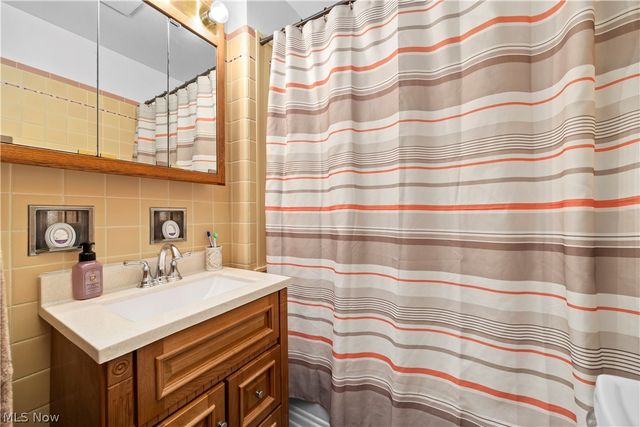 3569 Warren Road, Cleveland, OH 44111