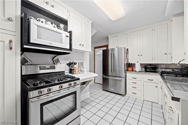 3569 Warren Road, Cleveland, OH 44111