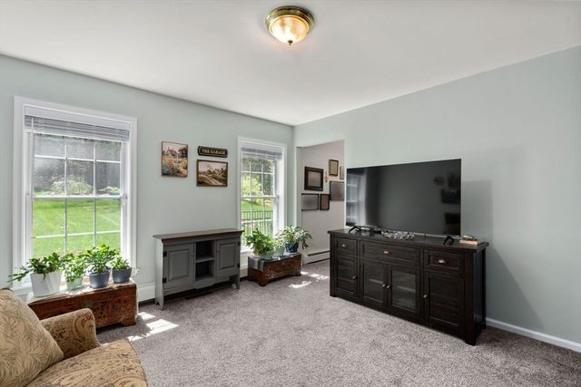 9 Lois Ln, Holland, MA 01521