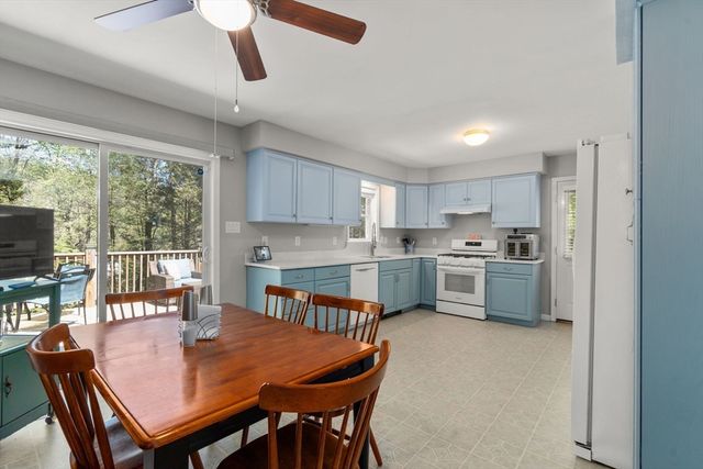 9 Lois Ln, Holland, MA 01521