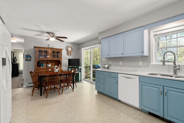 9 Lois Ln, Holland, MA 01521
