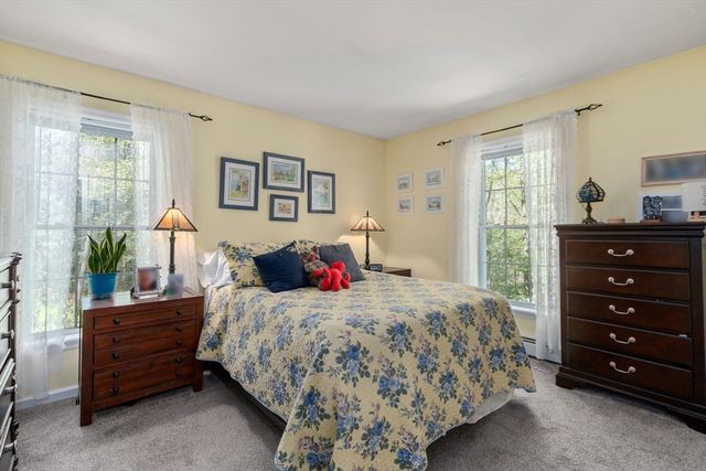 9 Lois Ln, Holland, MA 01521