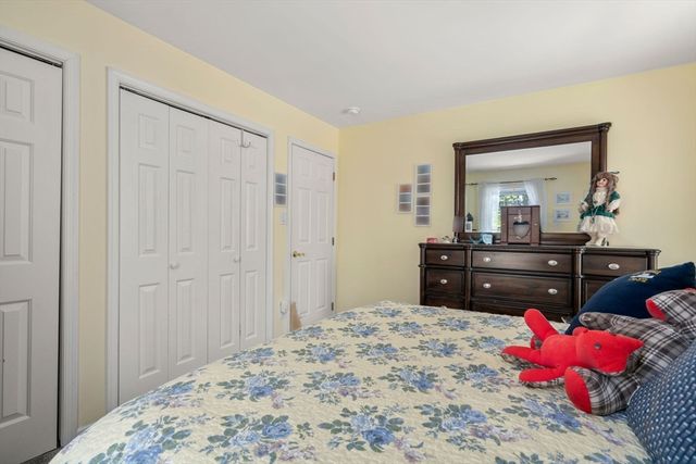 9 Lois Ln, Holland, MA 01521