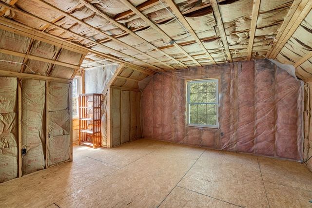 9 Lois Ln, Holland, MA 01521