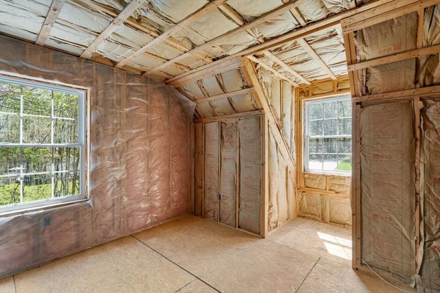 9 Lois Ln, Holland, MA 01521