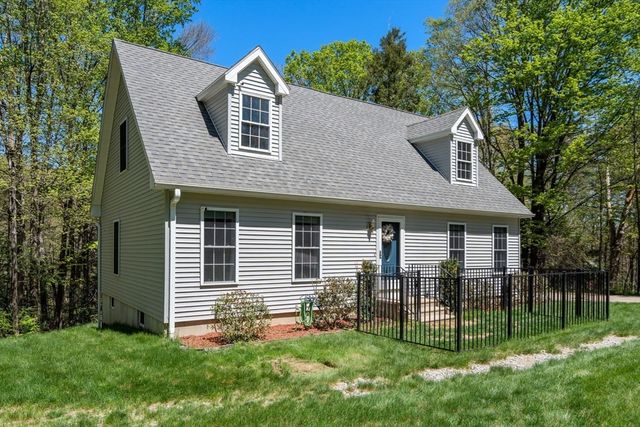 9 Lois Ln, Holland, MA 01521