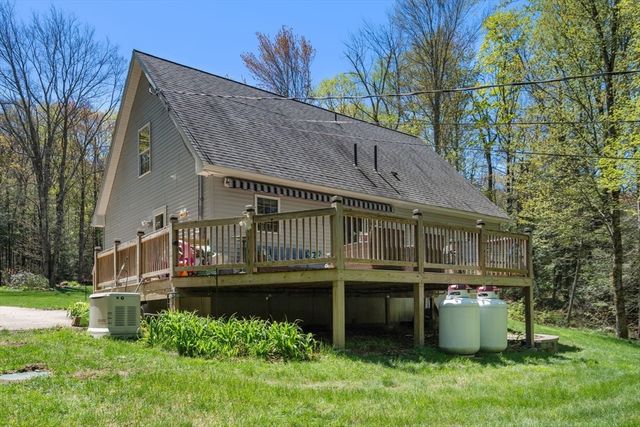 9 Lois Ln, Holland, MA 01521