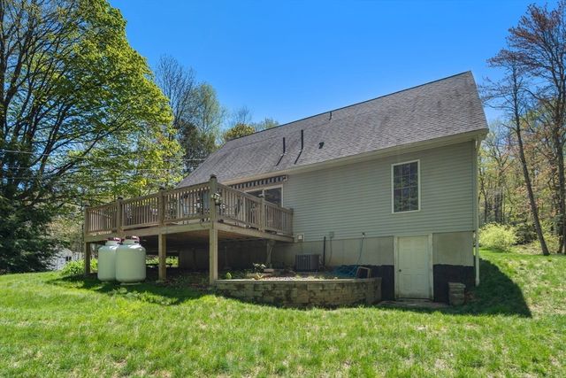 9 Lois Ln, Holland, MA 01521