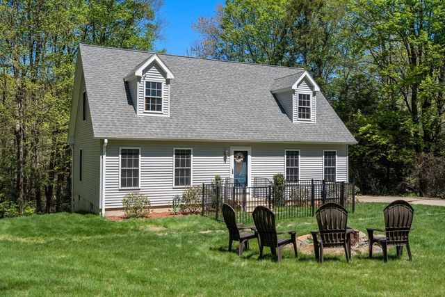 9 Lois Ln, Holland, MA 01521
