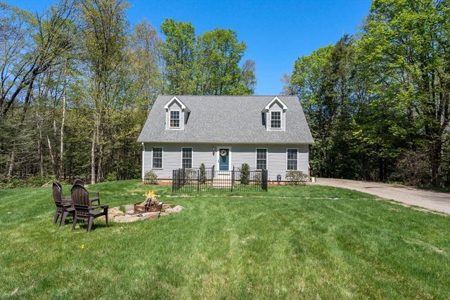 9 Lois Ln, Holland, MA 01521