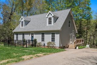 9 Lois Ln, Holland, MA 01521