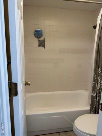 1126 Rue La Chelle Walk 1126, Creve Coeur, MO 63141