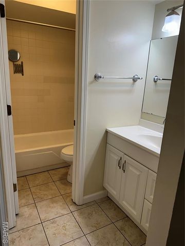 1126 Rue La Chelle Walk 1126, Creve Coeur, MO 63141