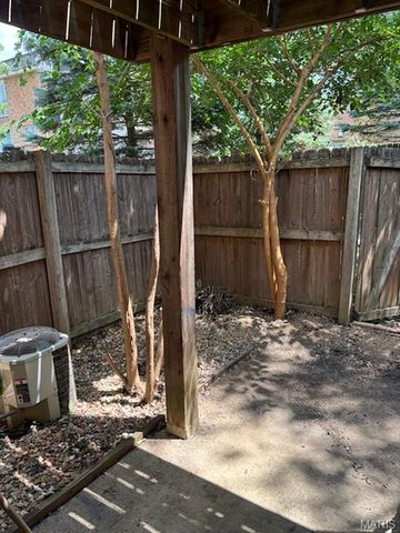 1126 Rue La Chelle Walk 1126, Creve Coeur, MO 63141