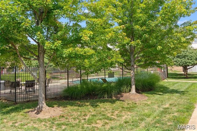 1126 Rue La Chelle Walk 1126, Creve Coeur, MO 63141