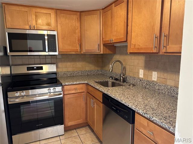 1126 Rue La Chelle Walk 1126, Creve Coeur, MO 63141