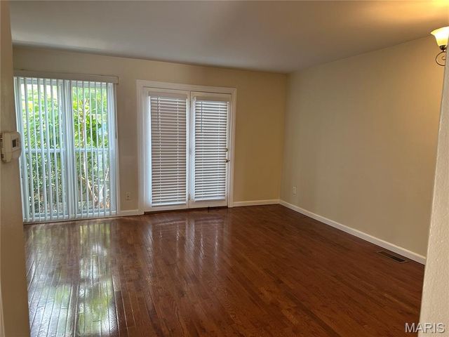 1126 Rue La Chelle Walk 1126, Creve Coeur, MO 63141