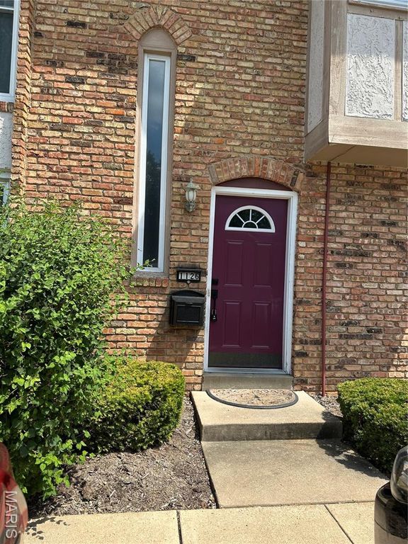 1126 Rue La Chelle Walk 1126, Creve Coeur, MO 63141