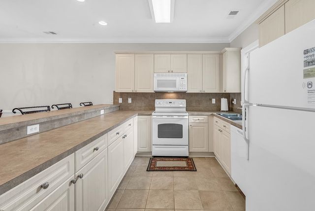 4829 Luster Leaf Cir Apt 303, Myrtle Beach, SC 29577