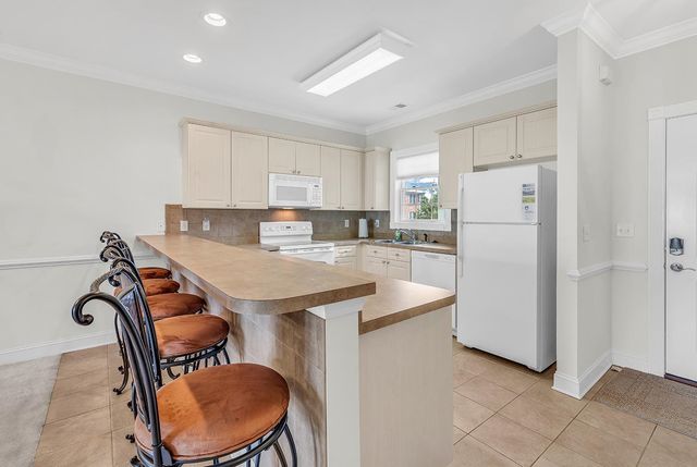 4829 Luster Leaf Cir Apt 303, Myrtle Beach, SC 29577