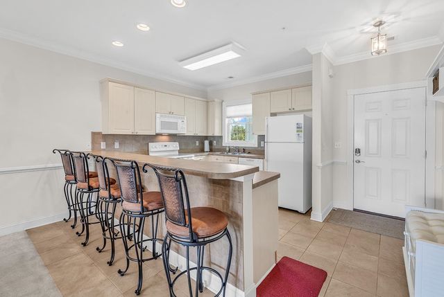 4829 Luster Leaf Cir Apt 303, Myrtle Beach, SC 29577
