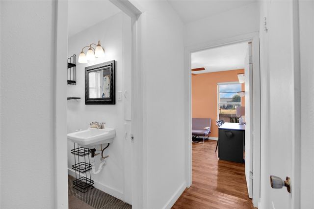 1607 E 4th ST, Taylor, TX 76574