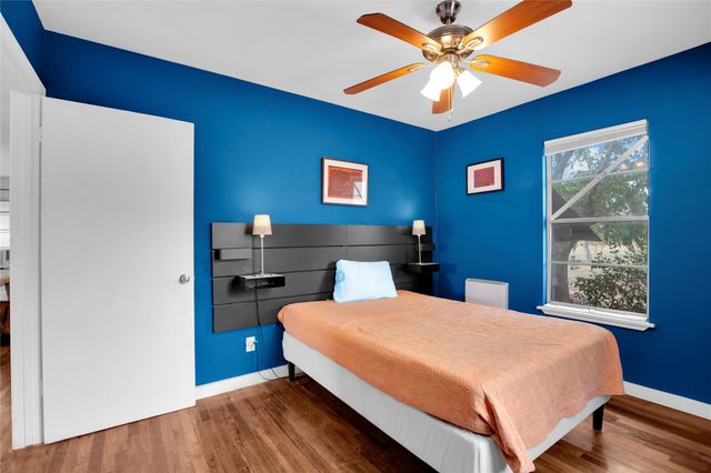 1607 E 4th ST, Taylor, TX 76574